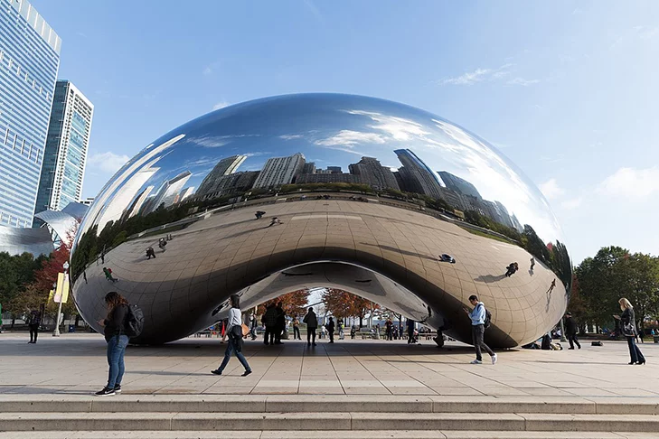 The Bean (O Feijão) - EUA - Inspirado no mercúrio líquido, o artista Anish Kapoor criou uma escultura gigante, feita de aço polido inoxidável, para distorcer as imagens da paisagem e de quem se aproxima. Fica no Millennium Park, em Chicago. 