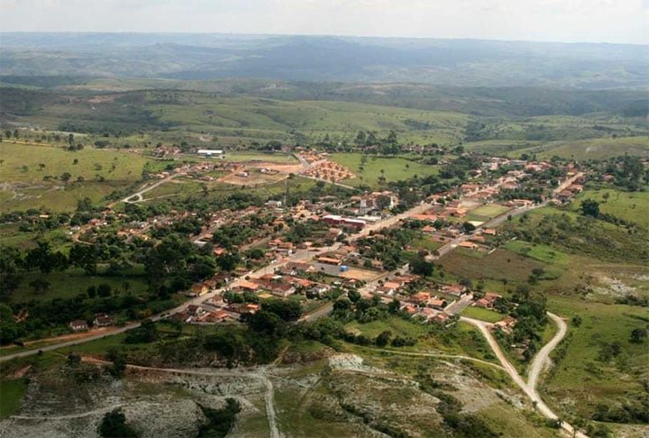A cidade de Cedro do Abaeté, em Minas Gerais, ocupa a sexta colocação entre as cidades menos populosas. Afinal, abriga 1.081 habitantes. A dimensão territorial é de 283, 2 km² e  3,8 pessoas por km². A distância para a capital é de 230km. A vegetação típica é o Cerrado 