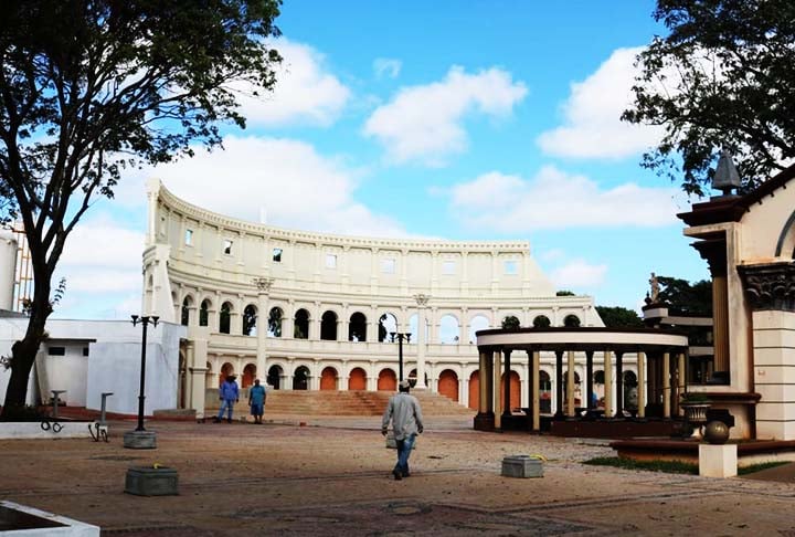 A cidade de Pedrinhas Paulista, no estado de São Paulo, com pouco mais de 3 mil habitantes, tem um apelido carinhoso: “Roma Brasileira”, pois guarda fortes influências italianas. Os primeiros imigrantes chegaram na região por volta de 1949.
