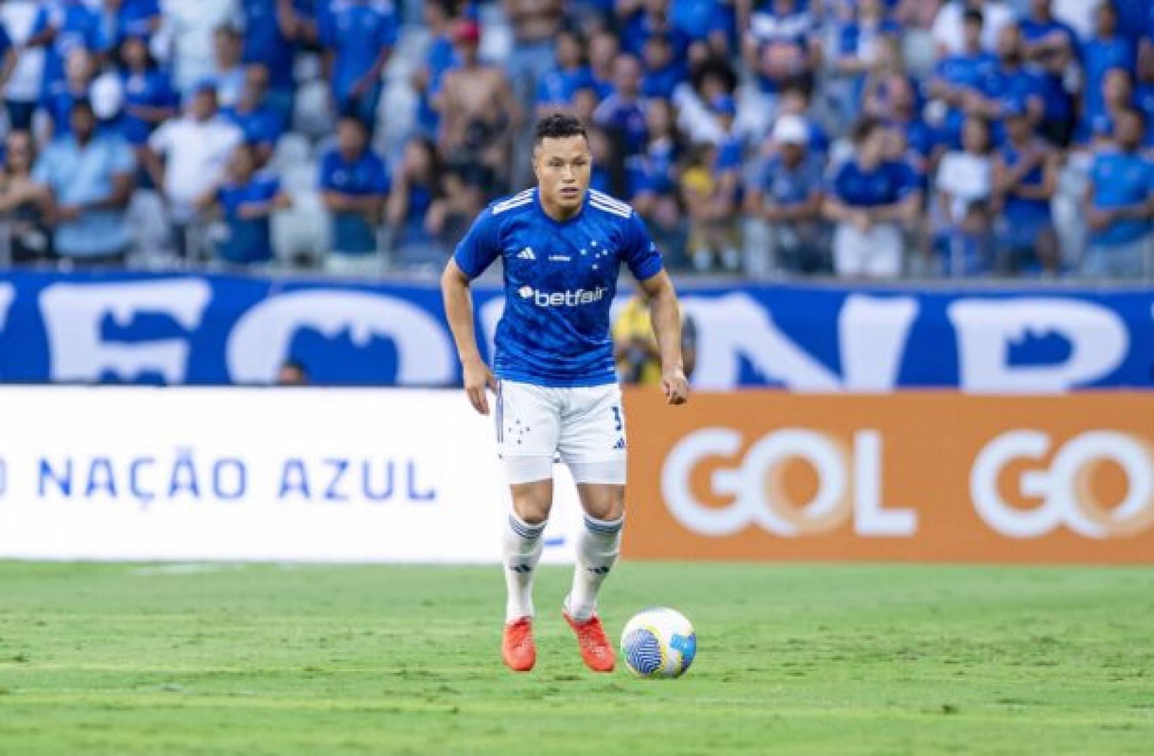 Marlon ganha força para ser reforço da lateral esquerda do Grêmio