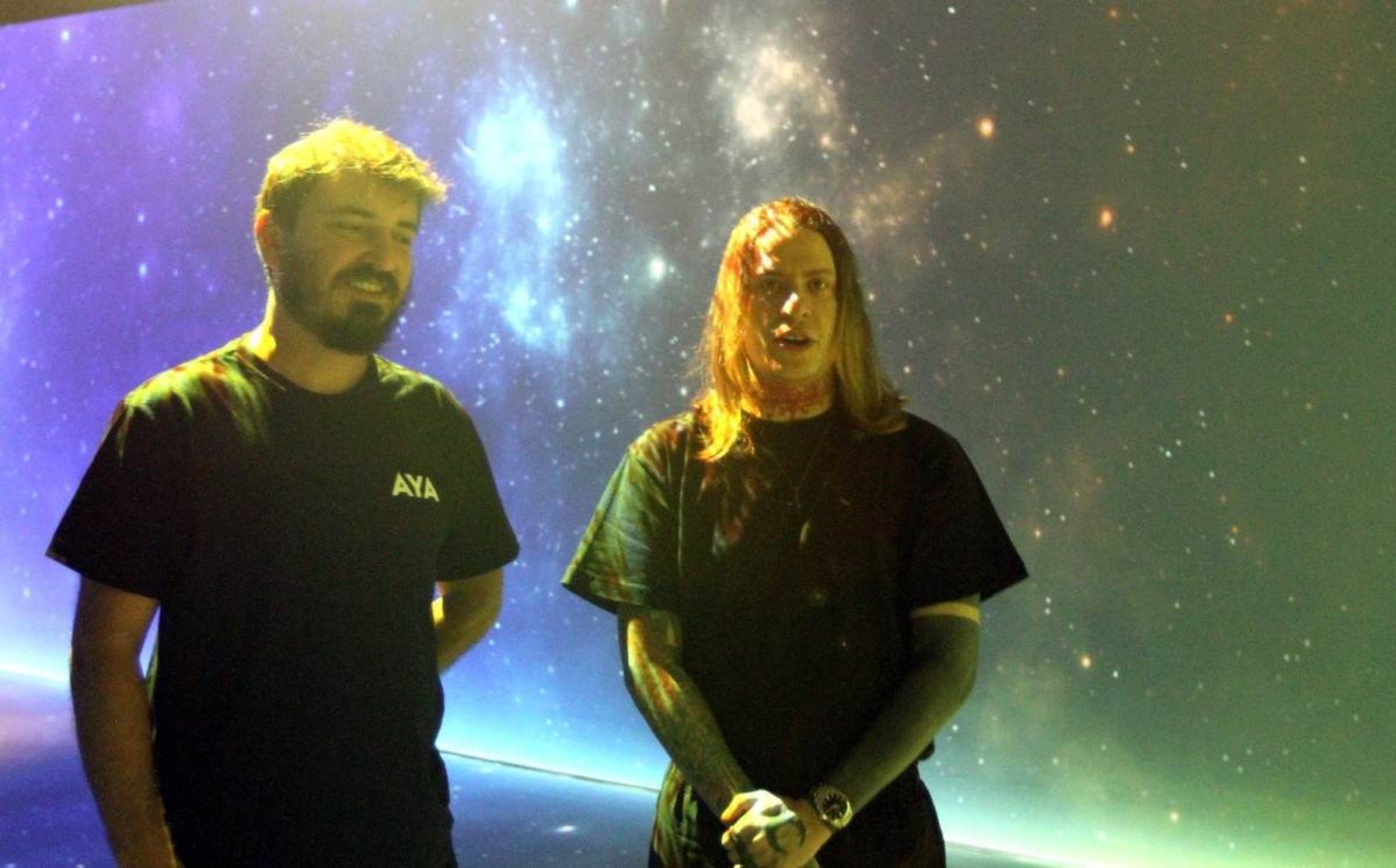 Felipe Sztutman e Antonio Curti, respectivos diretor e curador da mostra imersiva de arte digital 