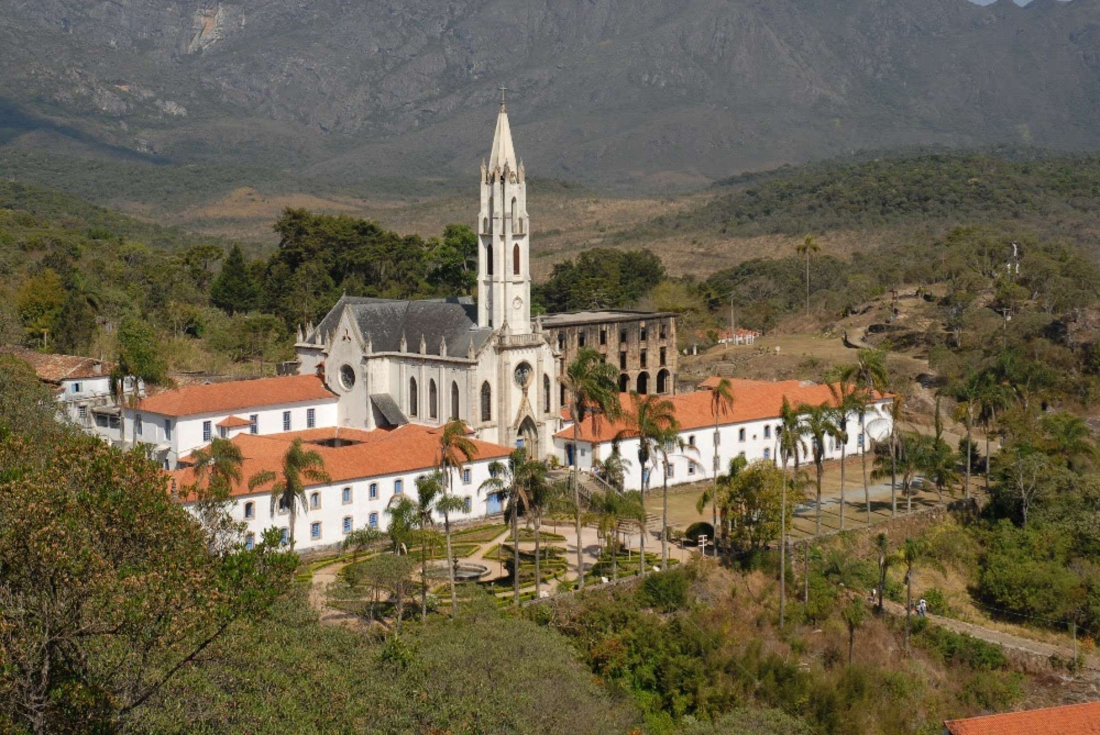 Santuário do Caraça inaugura Cachaçaria e lança quatro linhas da bebida destilada