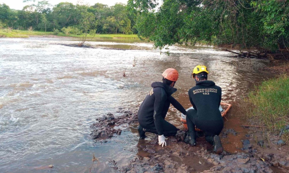 Corpo encontrado em rio Tijuco pode ser de jovem desaparecida -  (crédito: DivulgaÃ§Ã£o/CBMG)