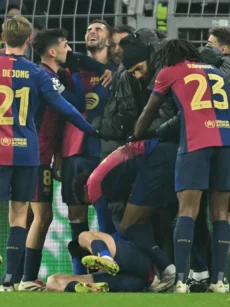 Com gol de Raphinha, Barcelona vence Borussia Dortmund e alcança a vice-liderança da Champions - (crédito: No Ataque Internacional)