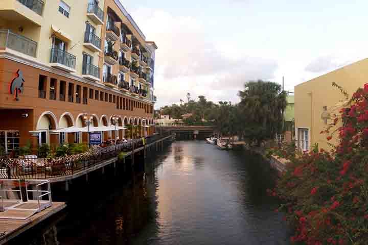 Considerados os canais localizados nos distritos e vilarejos que formam a “Grande Fort Lauderdale”, a rede totaliza 480 km. 

