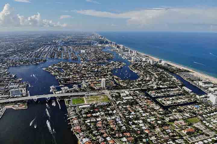 O apelido, uma referência à capital do Vêneto, na Itália, deve-se aos canais de navegação que recortam Fort Lauderdale e somam 265 km de extensão. 

