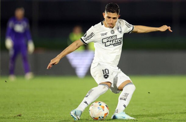 ALMADA - Genial em alguns lances, tirando coelhos da cartola. Vilão, porém, no segundo gol do Pachuca, entregando, de graça, a bola aos rivais. Oxalá que não tenha feito seu último jogo pelo Mais Tradicional - NOTA: 5,5 - Foto: Vitor Silva/Botafogo