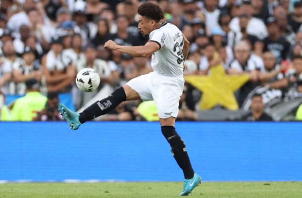 ADRYELSON - O Ministro da Defesa bloqueou algumas ações dos mexicanos e até se empolgou com pouco. No fim, como todo o sistema defensivo, ficou completamente vendido ao acaso - NOTA: 5,0 - Foto: Vitor Silva/Botafogo