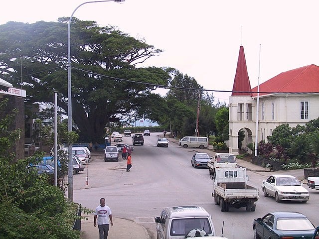 A capital, Nucualofa, com cerca de 23 mil habitantes, é o centro comercial, social e de transportes mais importante de Tonga.