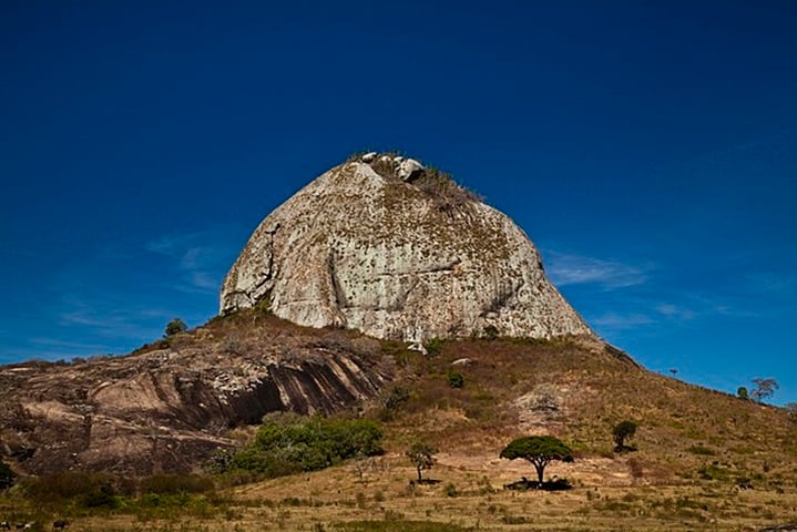 No Brasil (0,5%), os estados do Ceará, Rio Grande do Norte, Paraíba, Bahia, Espírito Santo, Goiás, Rio Grande do Sul e Minas Gerais têm reservas de lítio.