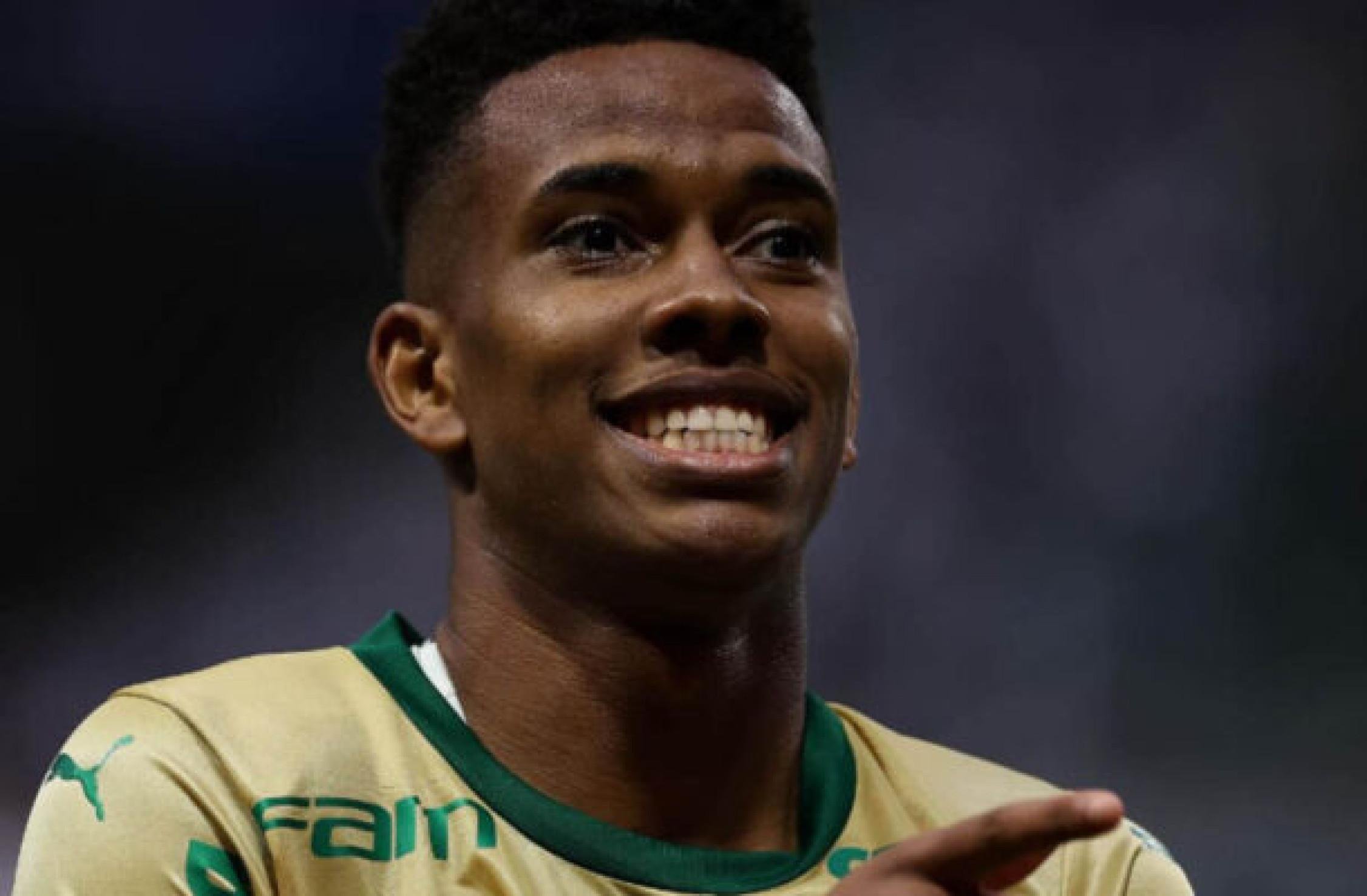 Estêvão afirma não gostar de comparações com Neymar, após brilhar em jogo