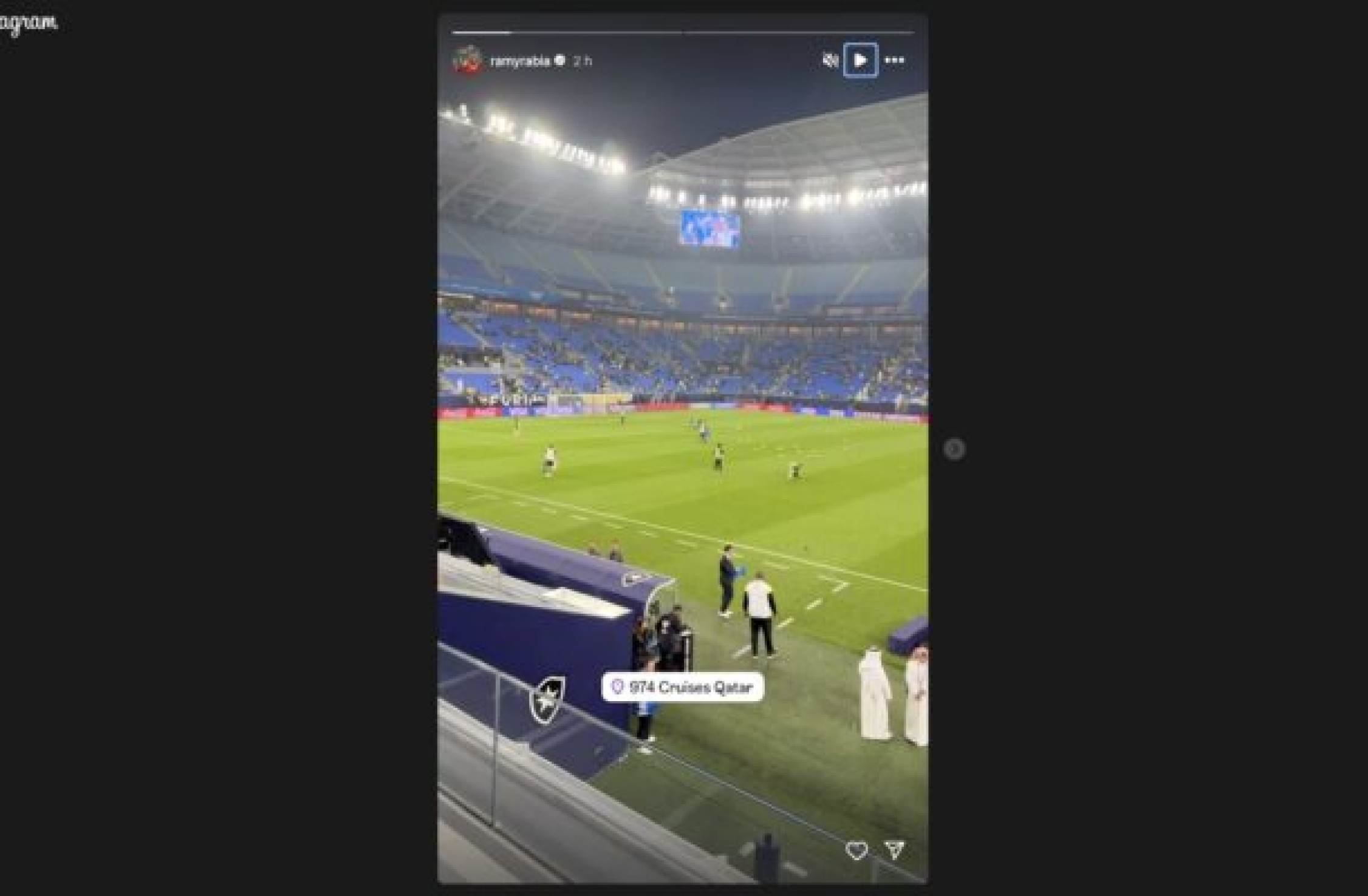 Jogadores do Al-Ahly acompanham Pachuca x Botafogo, em Doha