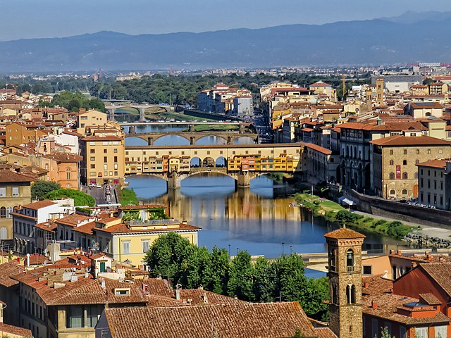 FlorenÃ§a (ItÃ¡lia) - Fica na Toscana, sendo a maior cidade dessa regiÃ£o e uma das mais belas do mundo. Fundada em 396 a.C, foi pulsante na Idade MÃ©dia e abrigou grandes nomes do Renascimento Italiano, perÃ­odo entre os sÃ©culos 14 e 15 que marcou justamente a transiÃ§Ã£o para a Idade Moderna. Tem cerca de 347 mil habitantes. 