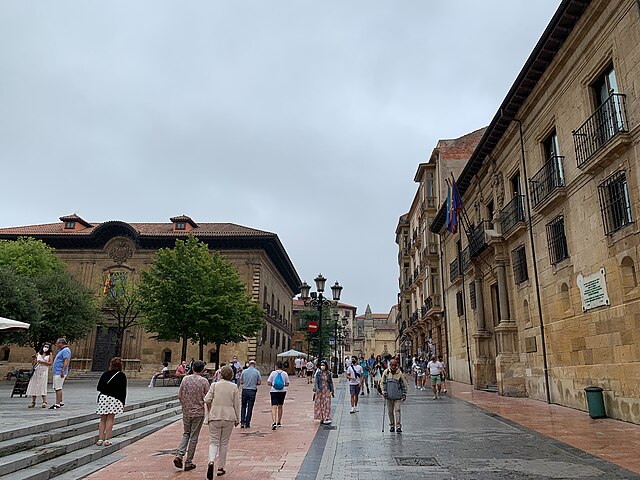  Oviedo (Espanha) - Capital da região da Astúria, com fundação no século 8 e população na faixa de 220 mil moradores. Conhecida pelo centro histórico medieval, onde fica a catedral gótica com a Câmara Santa do século 9.