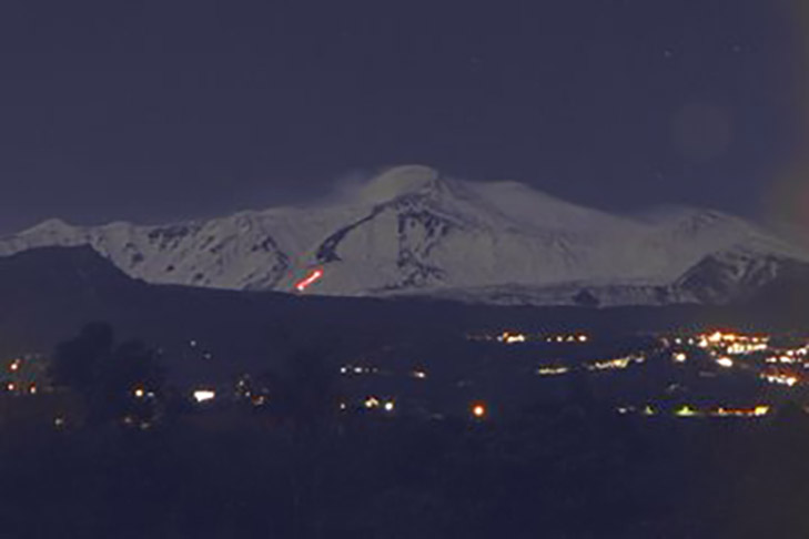 Em dezembro de 2021, o Etna voltou a acordar. Aeroportos costumam interromper a operação por causa das cinzas no ar. 