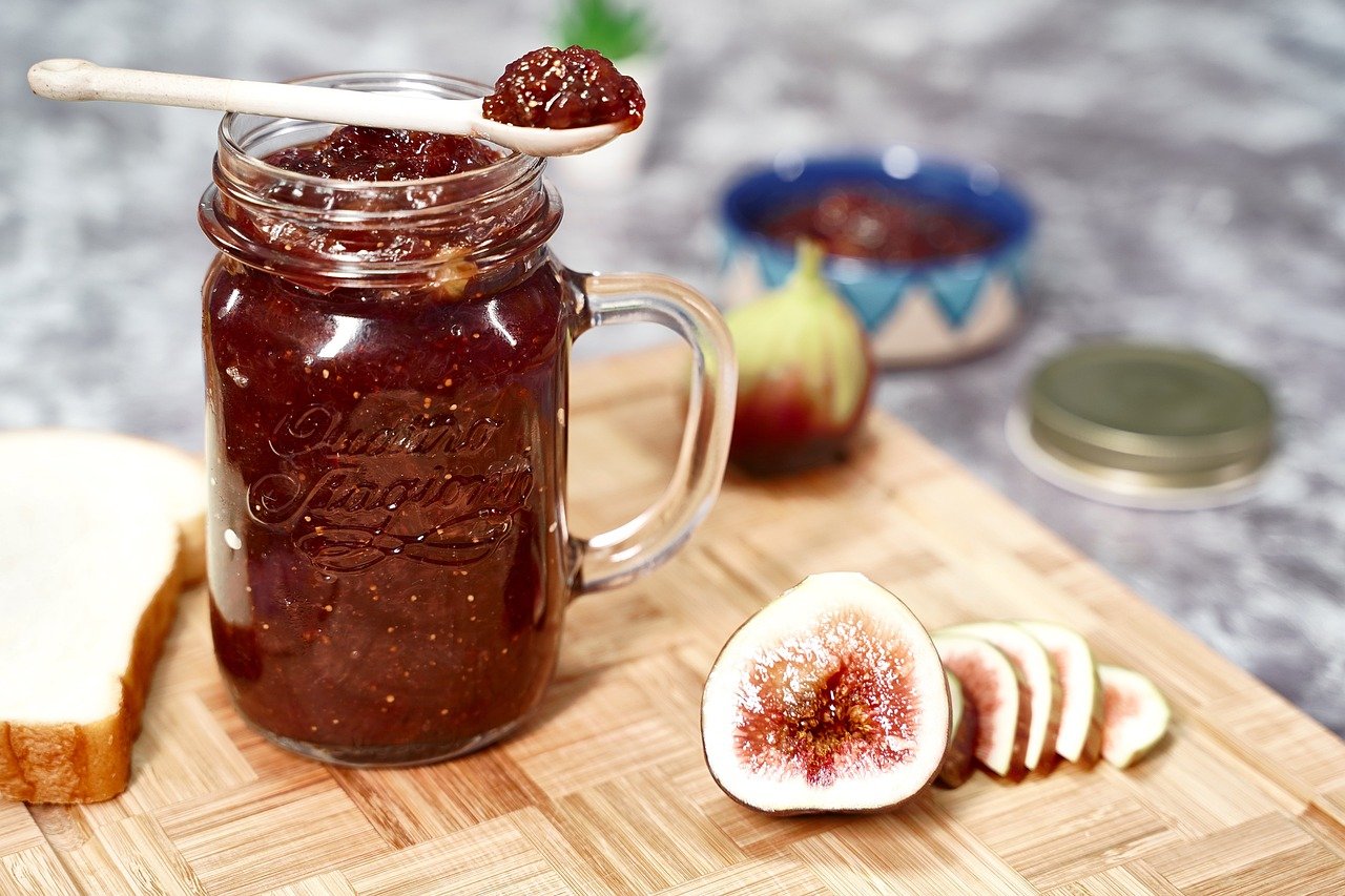 O figo é um ingrediente que pode ser utilizado para fazer geleias e compotas. Assim, a primeira pode ser uma ótima combinação com queijos de mofo branco, massa dura ou mofo azul. Já a segunda pode ser consumida pura, com creme de leite ou com queijo Minas.