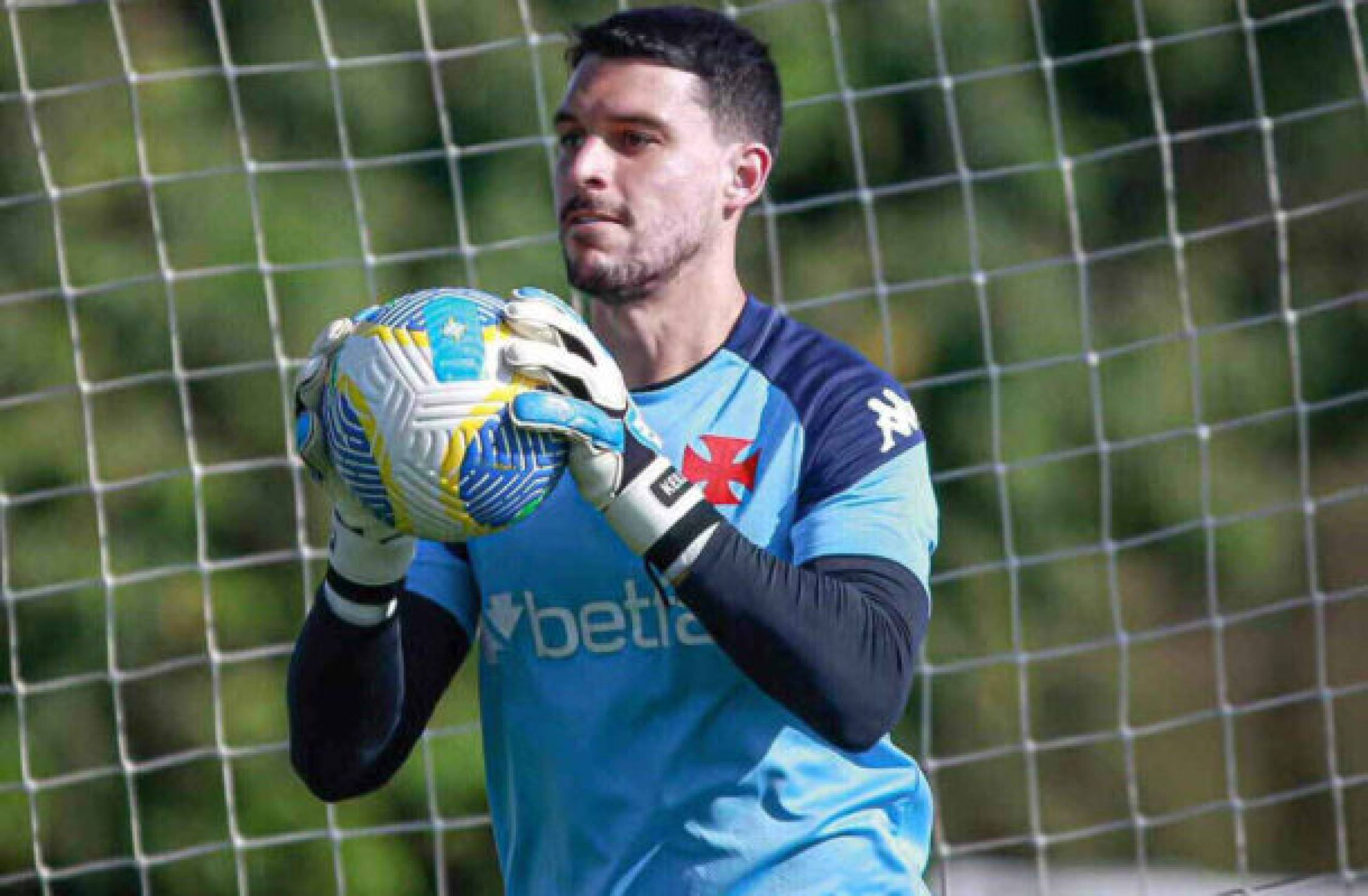 Ceará negocia a contratação do goleiro Keiller, ex-Vasco