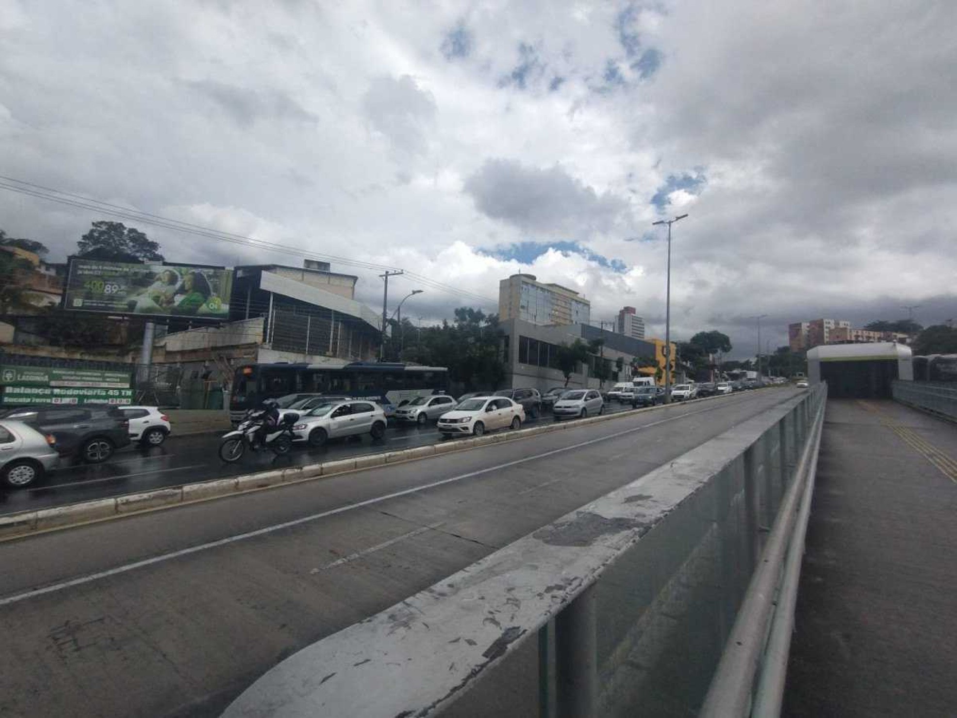 BH: pane em semáforos provoca lentidão no trânsito da Av. Antônio Carlos