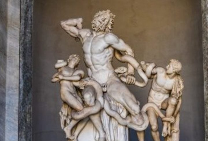 Laocoonte e Seus Filhos: Esta famosa escultura helenística, descoberta em Roma em 1506, é uma das peças mais icônicas do Vaticano. Retrata o sacerdote troiano Laocoonte e seus filhos sendo atacados por serpentes marinhas.