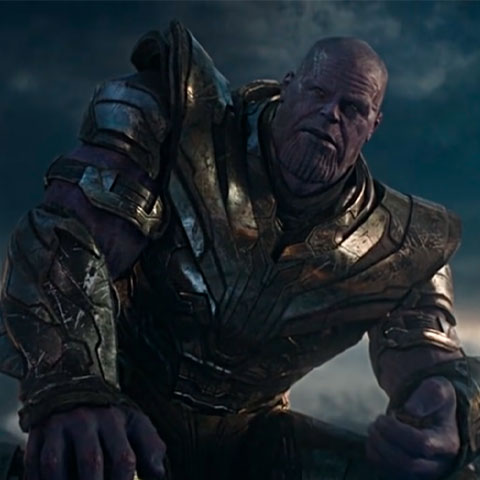 Thanos - Quem é fã da Marvel por causa dos filmes sabe o quão poderoso é Thanos. São vários os poderes deste vilão, sendo os principais a força sobre-humana, disparos de raios de energia e sua habilidade natural de criar estratégias eficientes de combate. São poucos os heróis que consegue incomodá-lo em um confronto. 