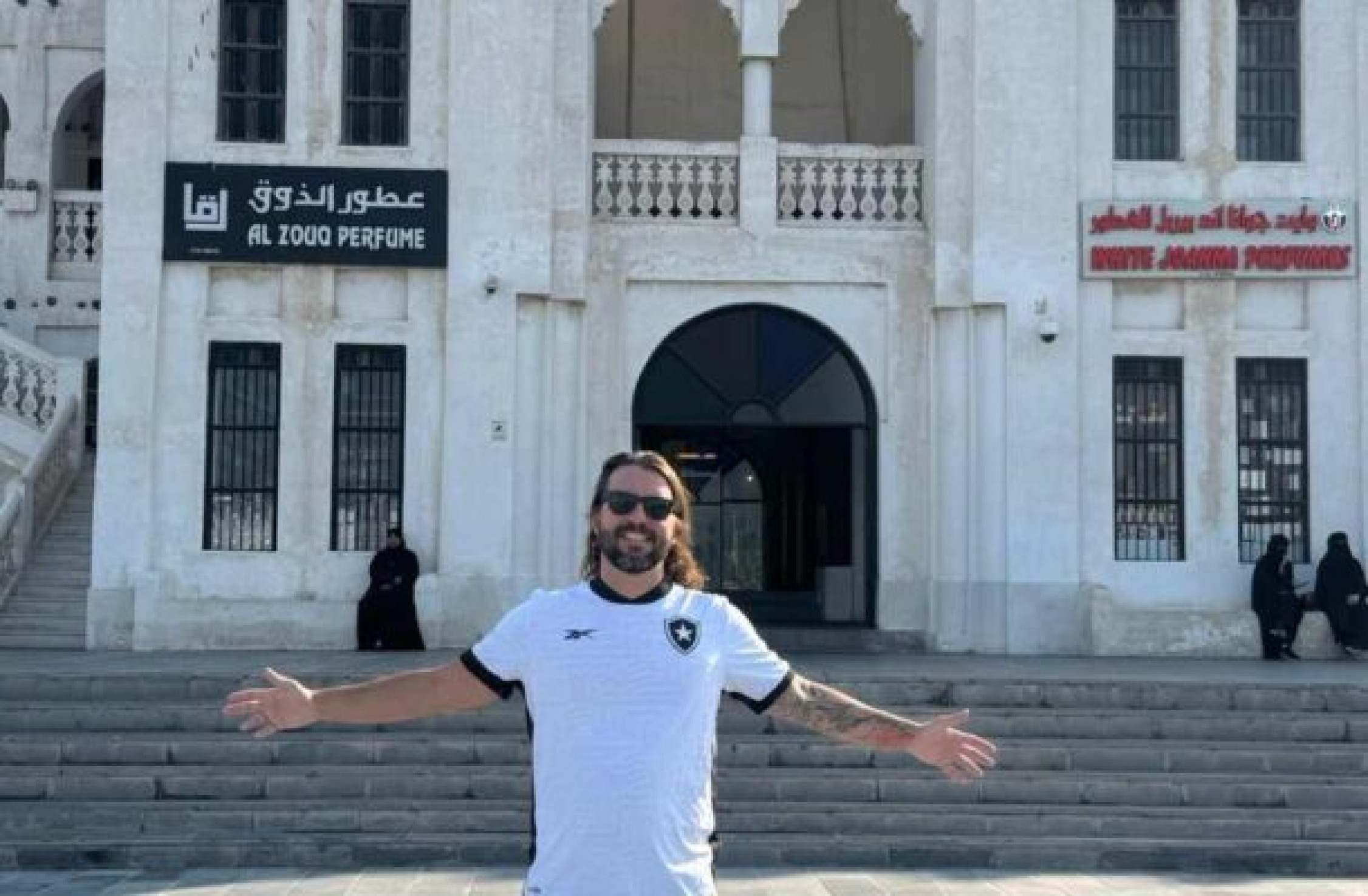 Do Qatar a General, torcedores do Botafogo curtem o pré-jogo