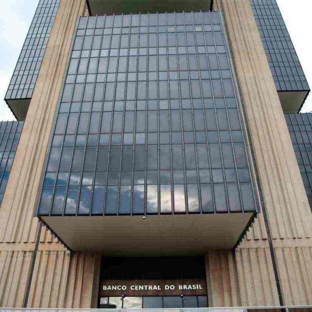 Juros altos e dólar caro: cenário preocupante para 2025