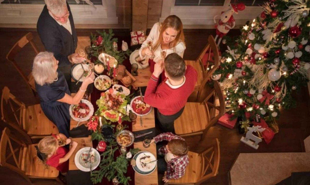 Com um pouco de planejamento, é possível celebrar as festas de fim de ano de forma segura e inclusiva, permitindo que todos desfrutem do momento sem preocupações -  (crédito: Freepik)