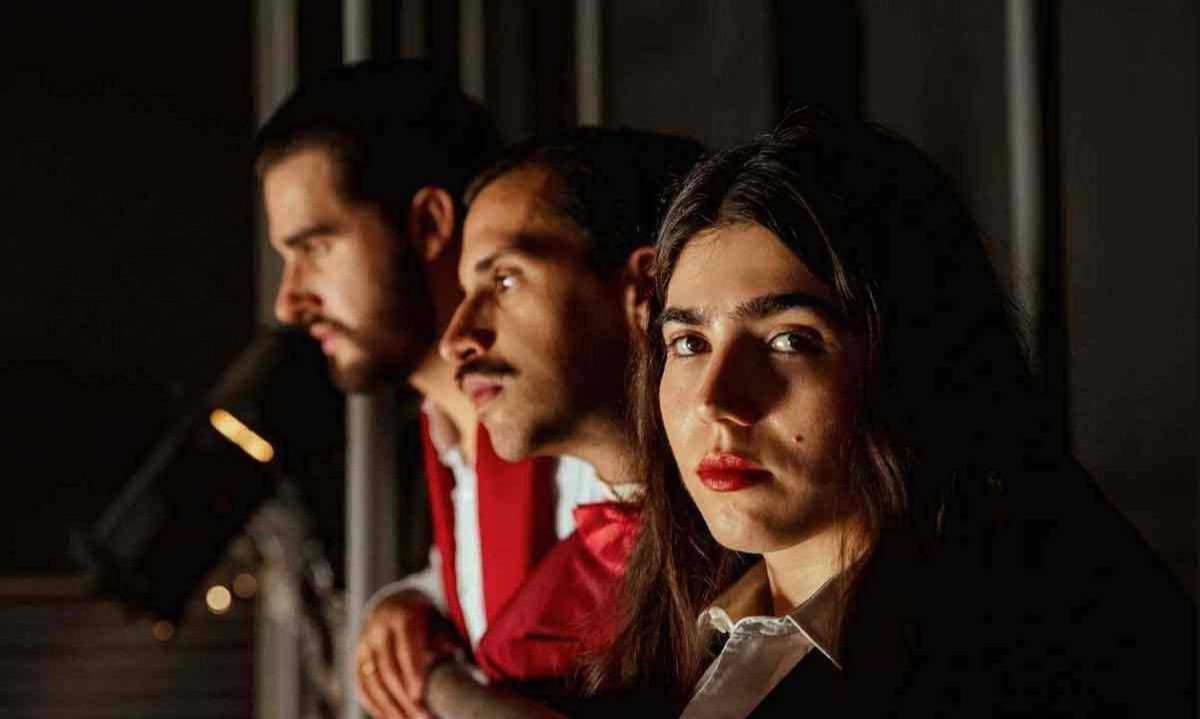 Peça mistura três histórias reais envolvendo situações dramáticas no teatro com elementos ficcionais -  (crédito: Gabriel Werneck/Divulgação)
