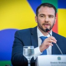 Governo Lula não descarta medida provisória para limitar salário mínimo - Diogo Zacarias/MF