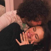 Selena Gomez anuncia noivado com Benny Blanco