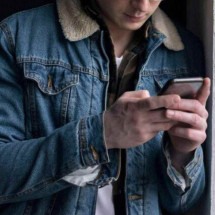Inteligência artificial incentiva adolescente a matar os próprios pais - FreePik