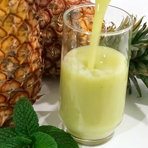Assim como é o abacaxi, uma fruta cítrica rica em vitamina C e propriedades antioxidantes. Aliás, a limonada também é uma ótima opção. 