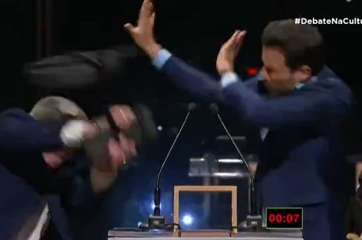 No dia 15 de setembro, durante o quarto bloco do debate eleitoral na TV Cultura, Datena atirou uma cadeira contra Pablo Marçal após o rival provocá-lo com os dizeres: “Você é um ‘arregão’. Atravessou o debate esses dias para me dar um tapa, que você queria ter feito. Você não é homem nem para fazer isso”.

