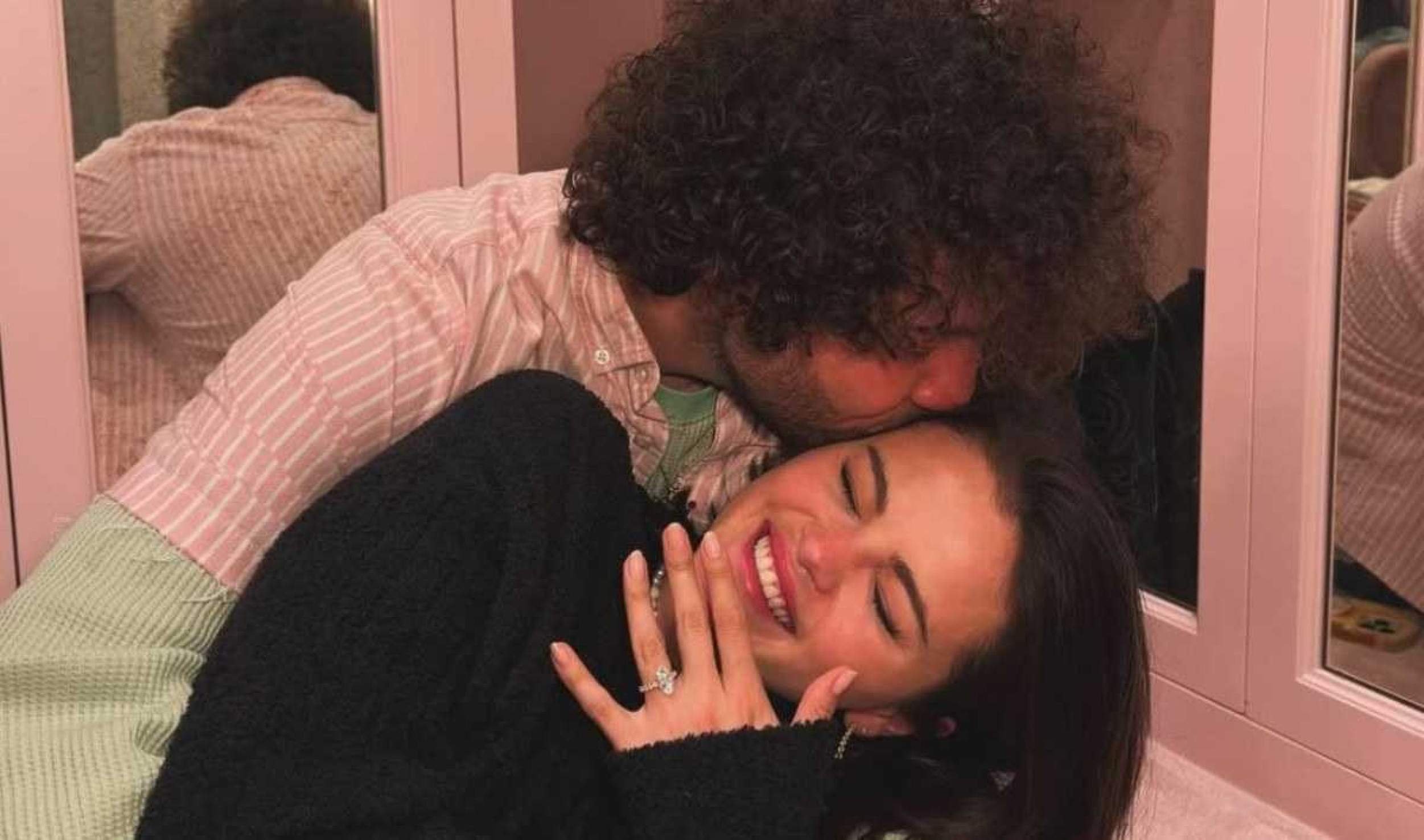 Selena Gomez anuncia noivado com Benny Blanco