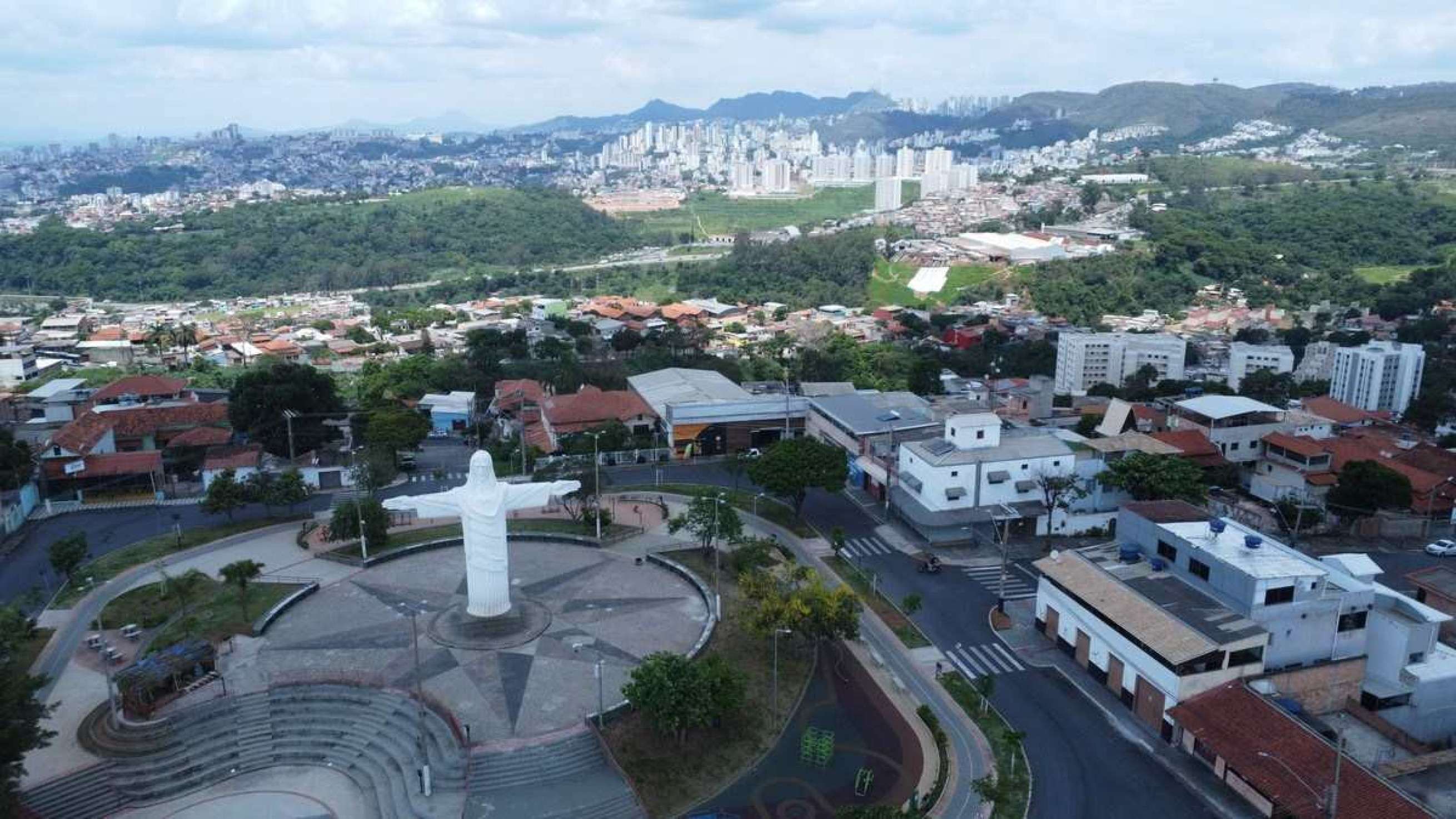 Vista do Cristo Redentor, no Bairro Milionários, na Região do Barreiro, 