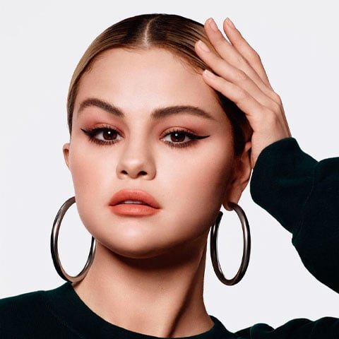 Segundo as informações divulgadas pela Bloomberg, a riqueza da cantora e atriz vem de diversas fontes, incluindo sua carreira artística, investimentos imobiliários e contratos publicitários no Instagram.-Reprodução/@selenagomez