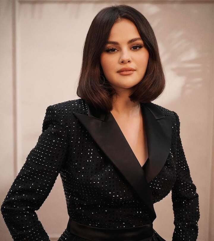 “Querida Selena, peço desculpas sinceras pelos meus comentários descuidados – eles são indefensáveis ??e vão contra tudo o que defendo. Como latinos, devemos sempre apoiar uns aos outros. Não há desculpa. Eu estava errado e admiro profundamente sua carreira e seu bom coração“, escreveu Derbez em suas redes sociais.
-Reprodução/Instagram