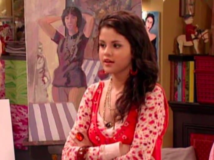 A partir daí, ela ganhou ainda mais notoriedade ao interpretar Alex Russo na série de sucesso 