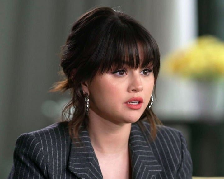 Além disso, Selena Gomez cofundou a startup de saúde mental Wondermind, ao lado de sua mãe, Mandy Teefey, e da empresária Daniella Pierson.-reprodução