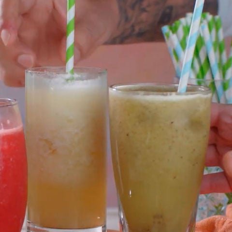 Por fim, o suco de água de coco, que leva ainda limão, melão e couve, une as propriedades dessas frutas e da verdura, trazendo um sabor inusitado e uma boa proteção ao organismo. . 