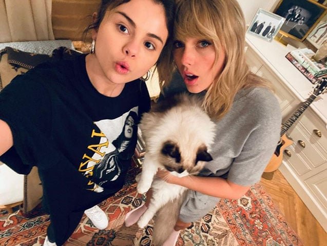 Selena também é conhecida por suas 
