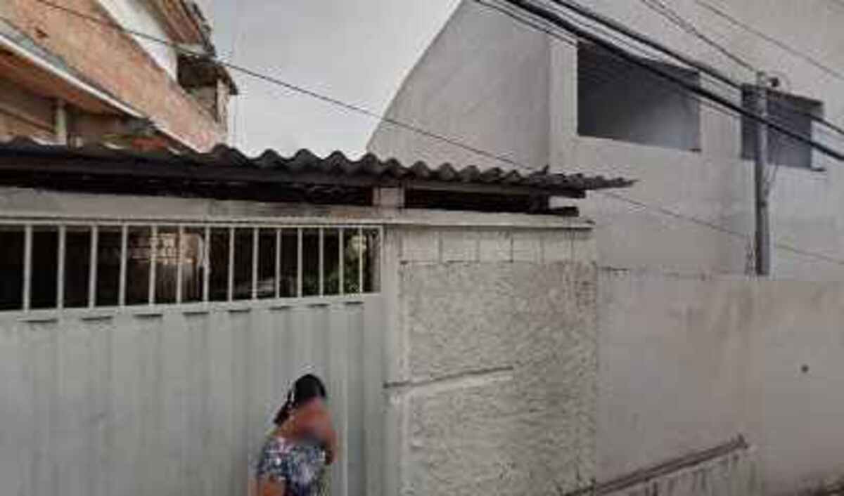 Homem mata a mulher e foge em motocicleta em BH