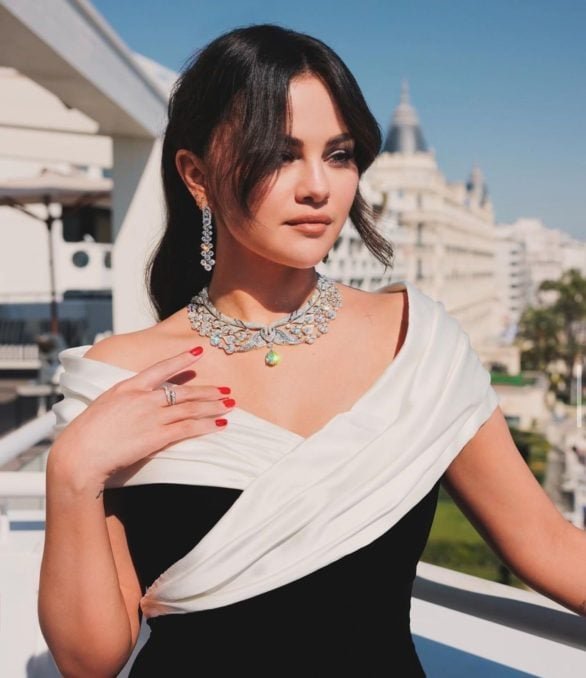 Aliás, no Instagram Selena Gomez ela ocupa a 3ª posição entre as pessoas mais seguidas no mundo, com 424 milhões de seguidores, ficando atrás apenas dos astros do futebol Cristiano Ronaldo, com 638 milhões, e Lionel Messi, com 504 milhões.-reprodução/instagram @selenagomez