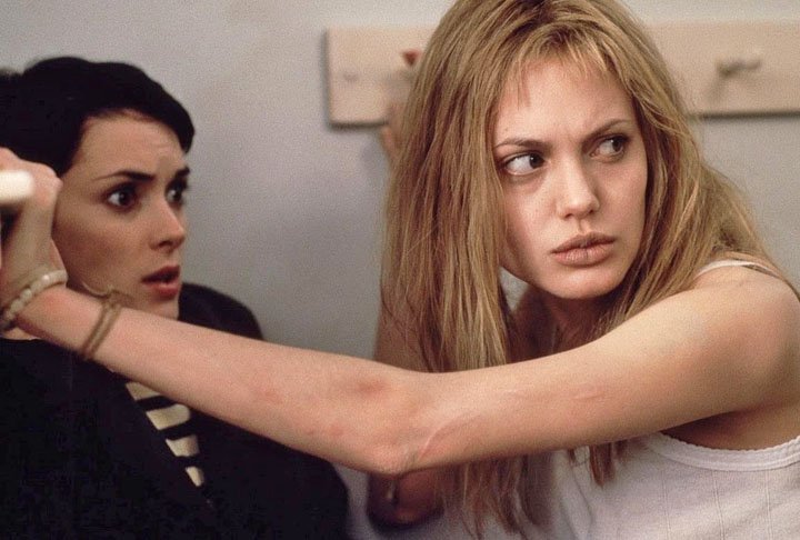 Angelina Jolie não é menos famosa ou talentosa. Vencedora de um Oscar como 