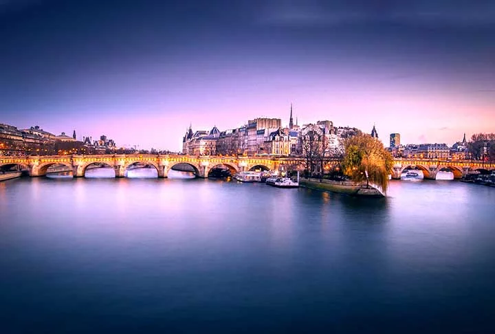 Pont de la Concorde – A Pont de la Concorde foi inaugurada em 1791 e liga a Praça da Concórdia ao Palais Bourbon. Com 330 metros de comprimento, é uma ponte imponente feita de pedra e caracteriza-se por suas elegantes colunas coríntias. Historicamente, a praça foi o local de muitas execuções durante a Revolução Francesa.