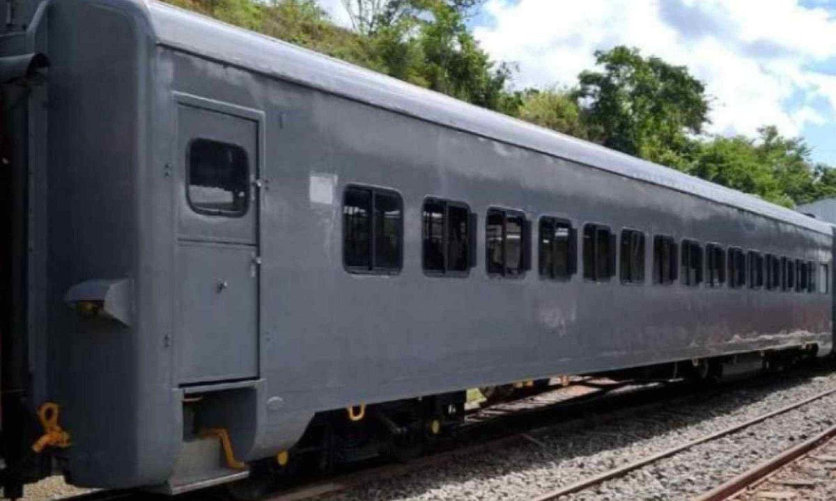 Locomotiva e vagÃµes do futuro trem Rio-Minas, que tem previsÃ£o de entrar em operaÃ§Ã£o no primeiro semestre de 2025. Trecho TrÃªs Rios-Sapucaia (RJ), passando por Chiador (MG) -  (crédito: Oscip Amigos do trem/DivulgaÃ§Ã£o)