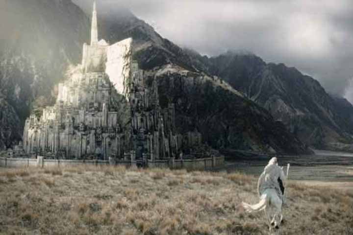 Minas Tirith é a capital de Gondor, no romance de fantasia de J. R. R. Tolkien, 