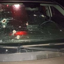 Polícia apreende carro perfurado por tiros na BR-365 em Minas - DivulgaÃ§Ã£o/PMR