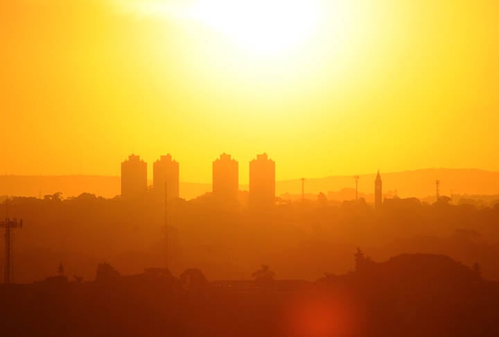 8º lugar: Onda de calor excessivo - Em 2024, o Brasil sofreu com uma série de ondas de calor - fenômeno meteorológico em que uma região registra temperatura de 5º C ou mais acima da média por uma sequência de dias.
