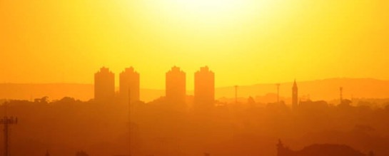 8º lugar: Onda de calor excessivo - Em 2024, o Brasil sofreu com uma série de ondas de calor - fenômeno meteorológico em que uma região registra temperatura de 5º C ou mais acima da média por uma sequência de dias.
 -  (crédito: Sol - Calor e trabalho - Flickr carlosbezz)